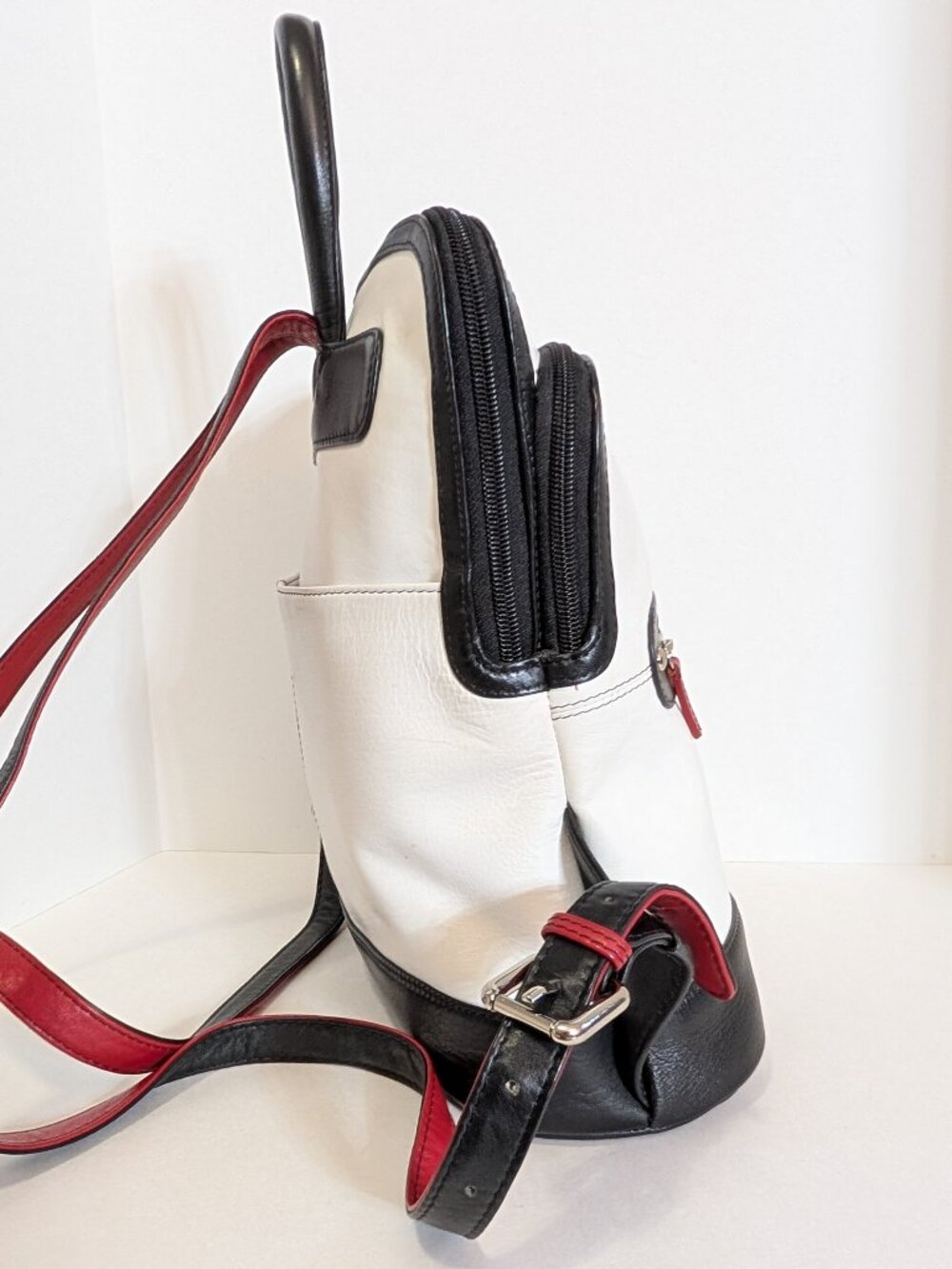 ili New York White Leather Mini Backpack – Black & Red Trim - Picture 3 of 14